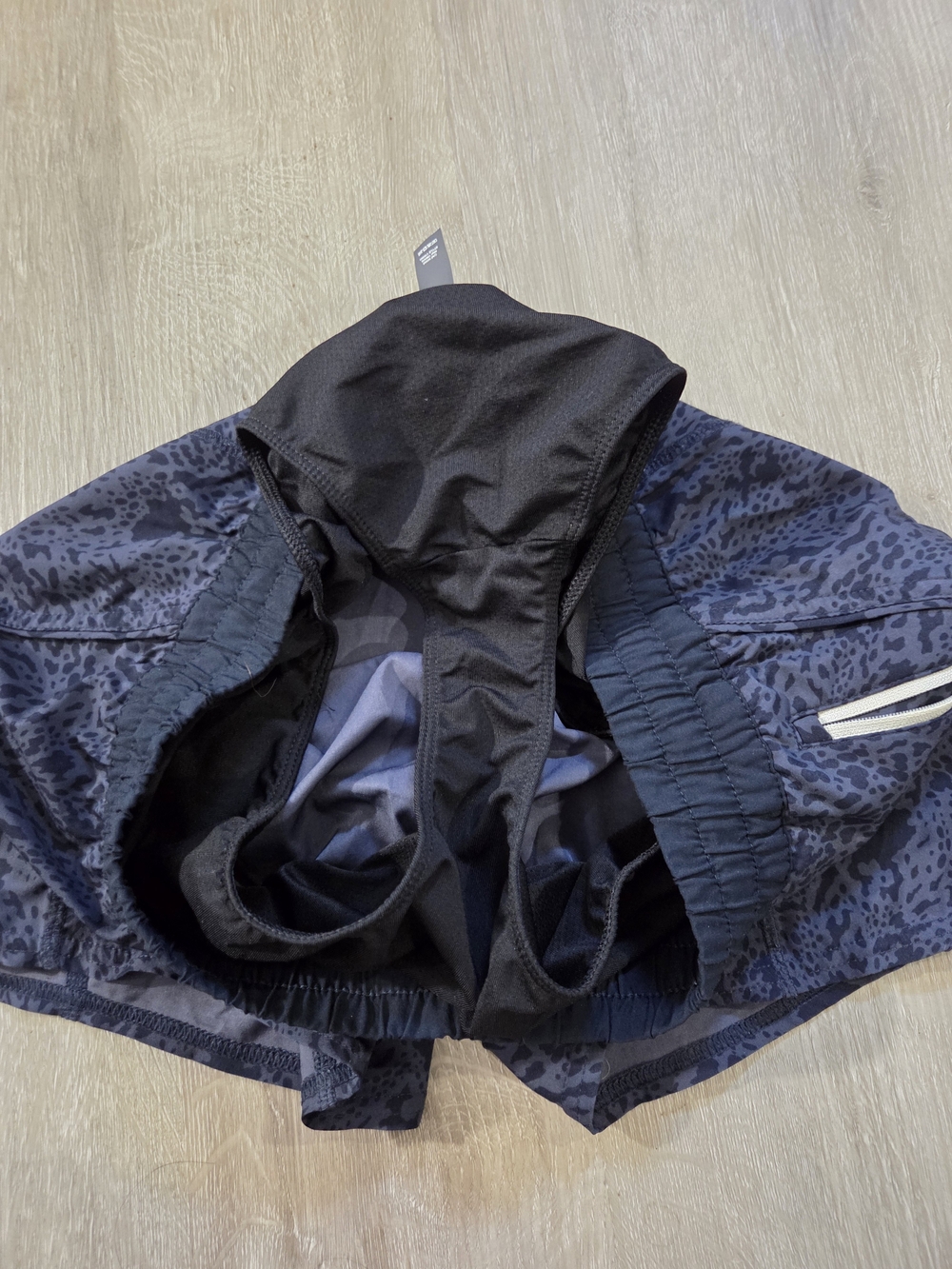 Vuori Women's Clementine Shorts - Picture 6 of 9
